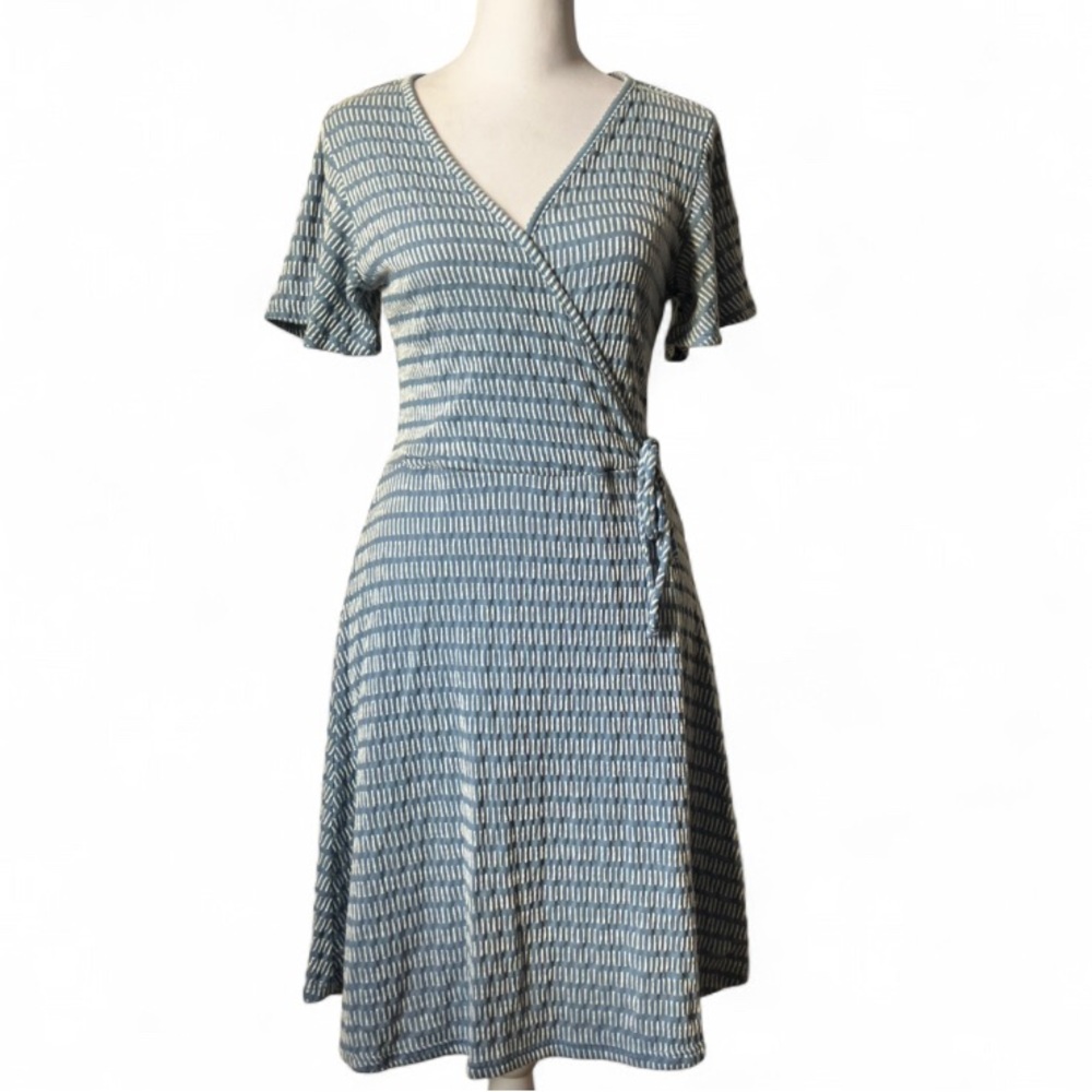 Caution to the Wind Baby Blue Faux Wrap Short Sleeve Mini Dress size Medium - Picture 2 of 8
